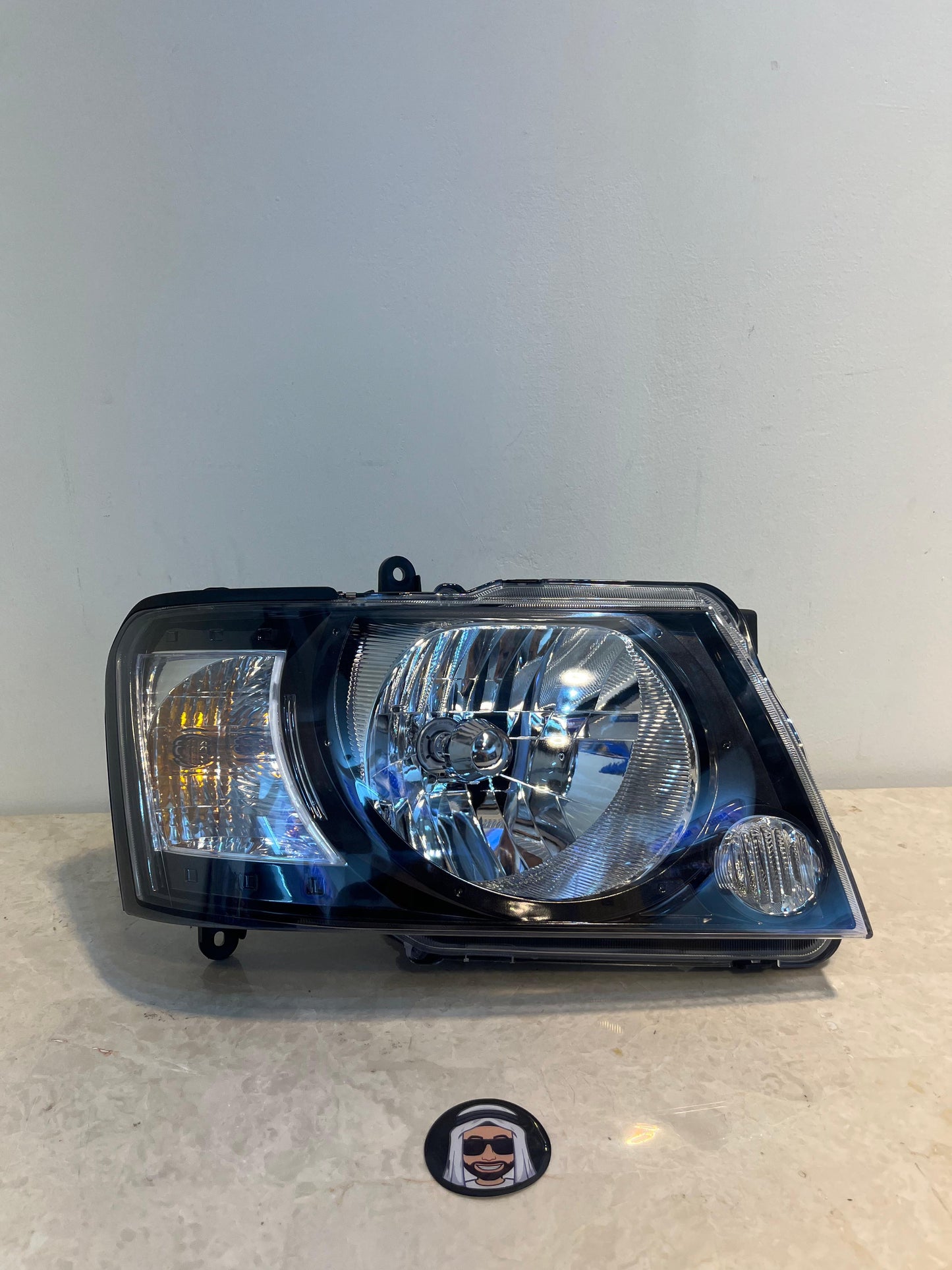 Black Smoked Right Headlight - Nissan Patrol Y61 VTC GU