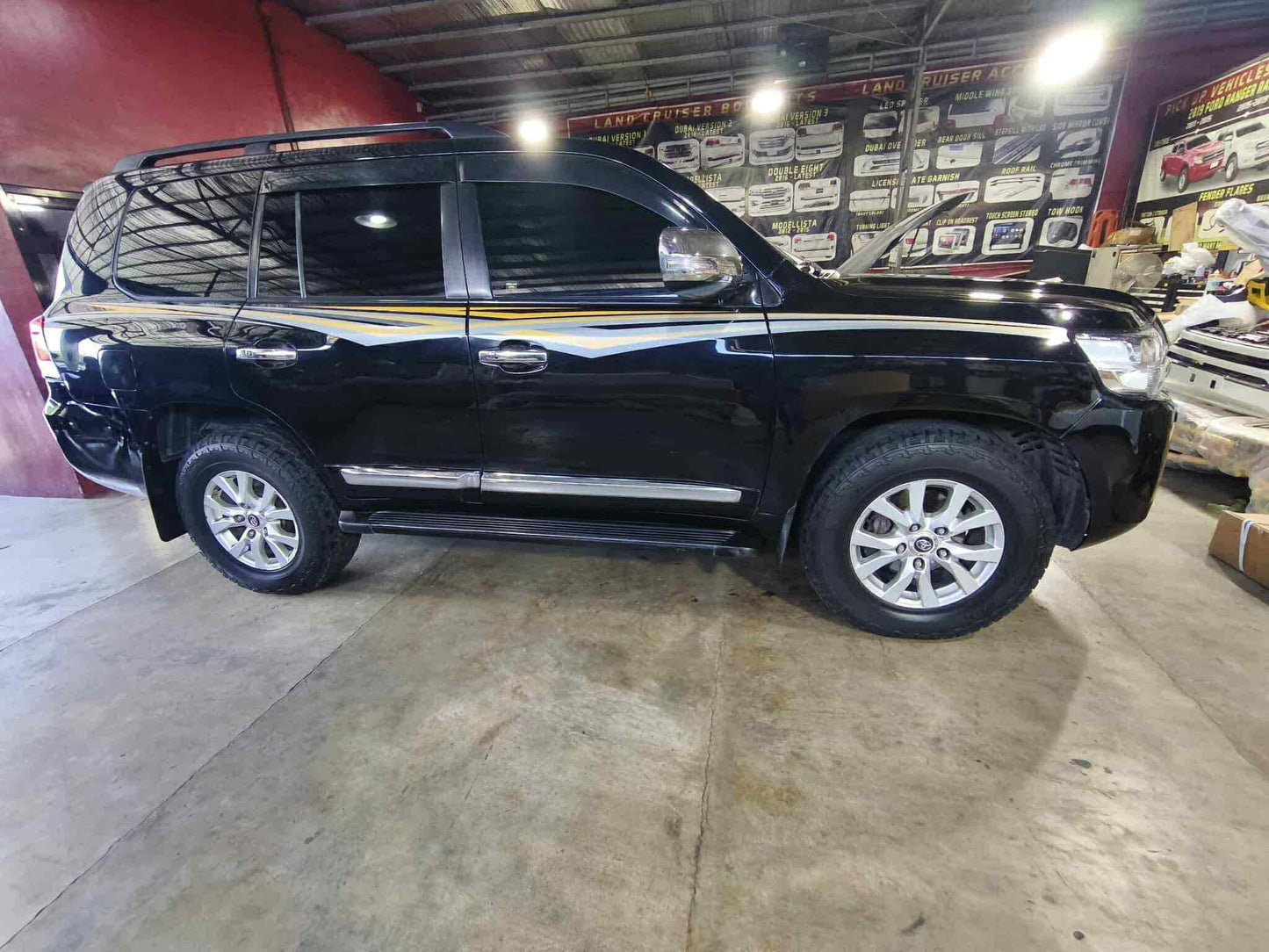 LC200 VXR 2018 - Side Stripe Stickers (Toyota Land Cruiser)