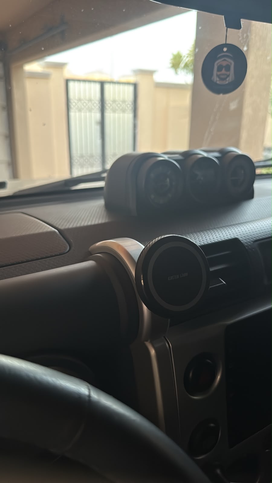 Mobile Phone Holder Knob - Toyota FJ Cruiser
