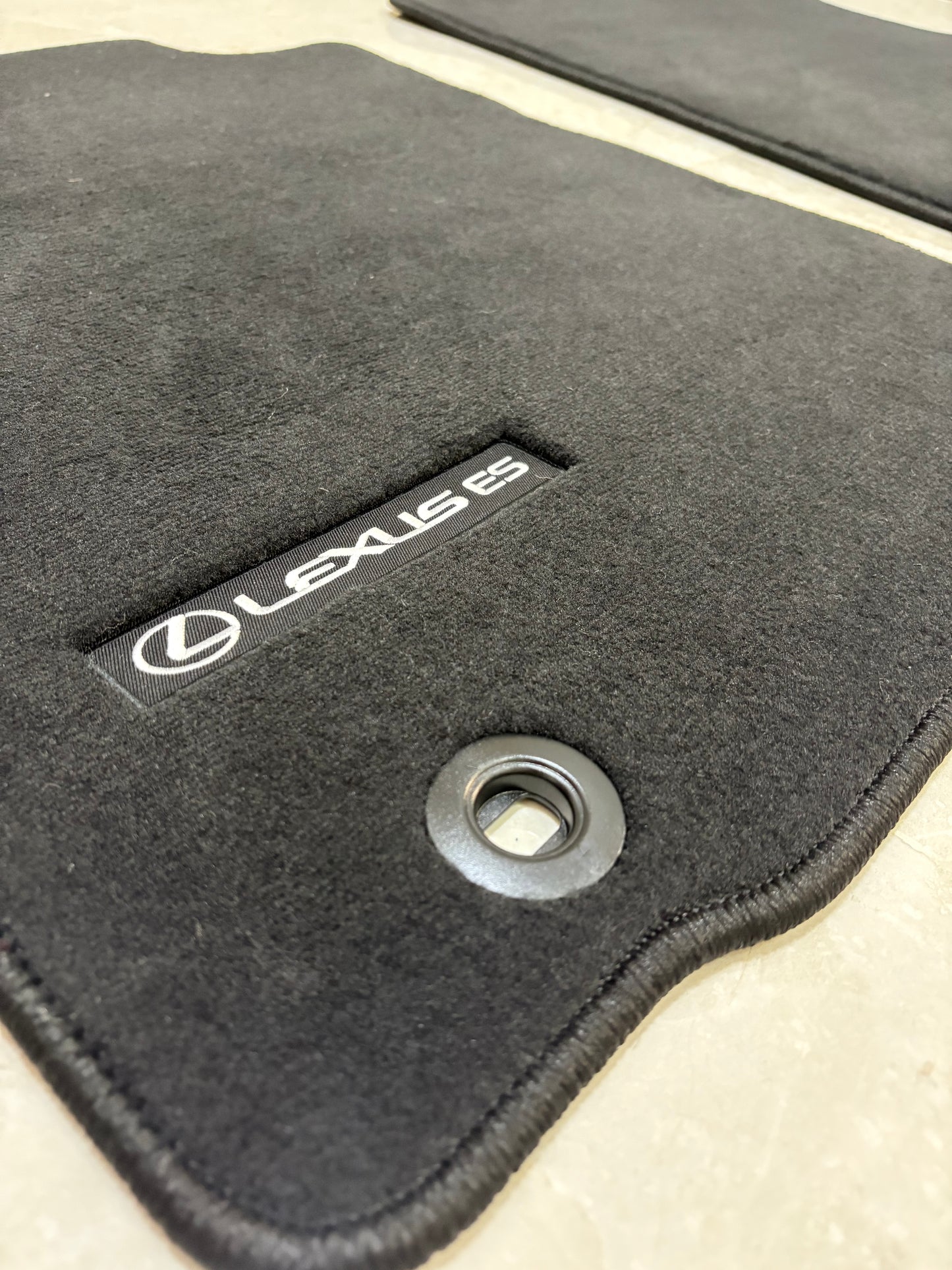 Lexus ES 2013-2018 Luxury Black Floor Mats with Logo (5 pieces)