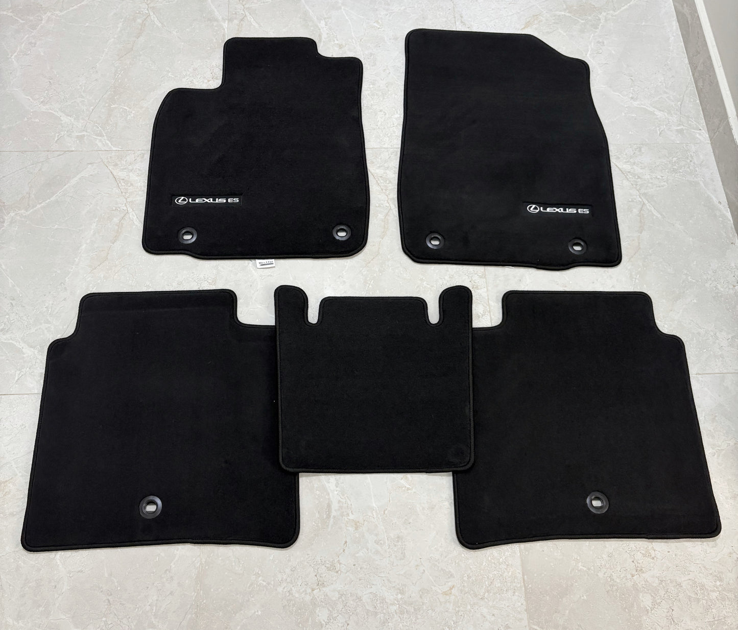 Lexus ES 2013-2018 Luxury Black Floor Mats with Logo (5 pieces)