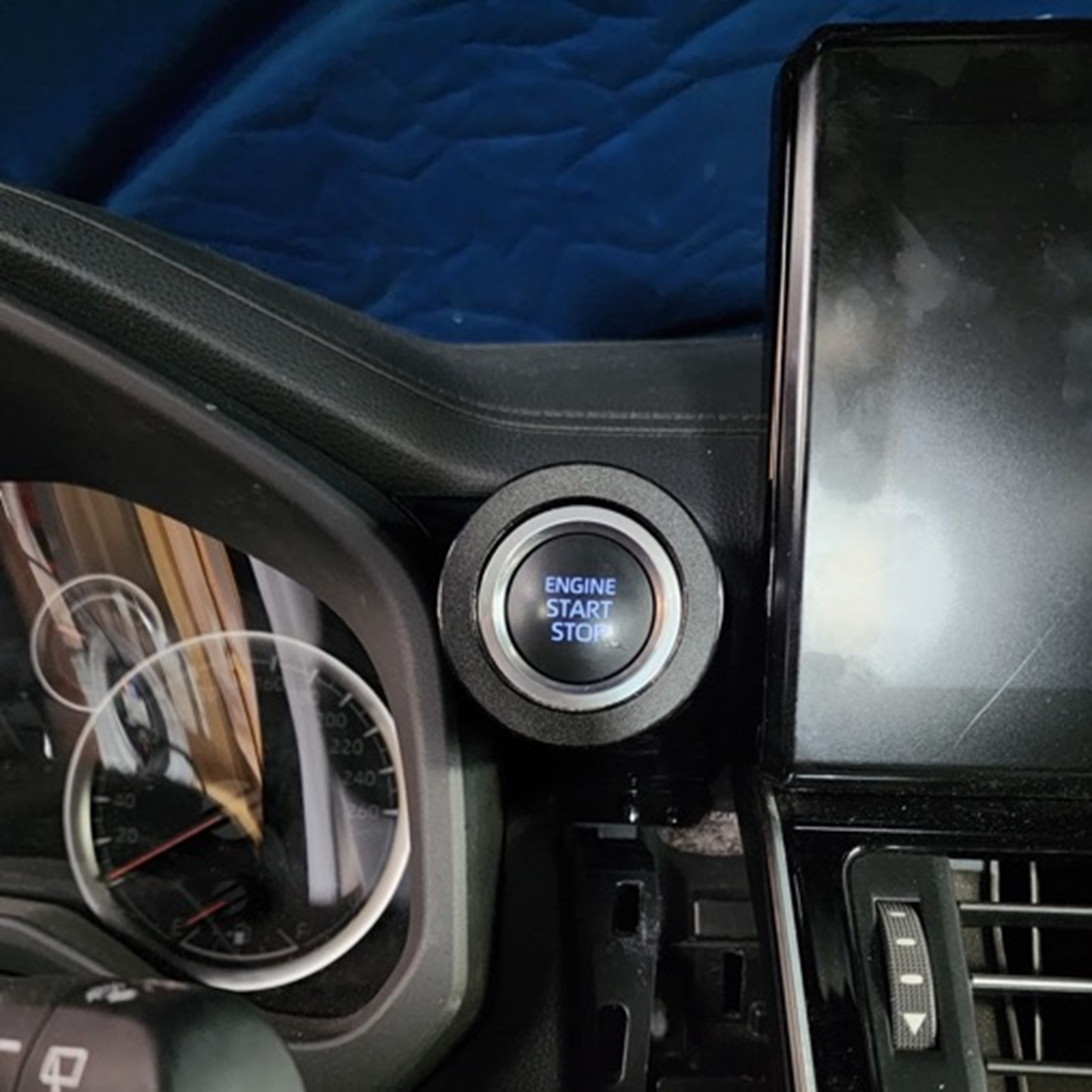 Magnetic Phone Holder - Toyota Land Cruiser LC300