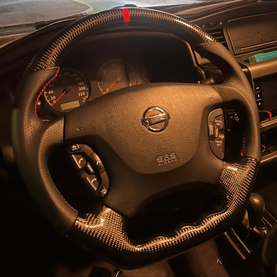 Shiny Carbon Fiber Steering Wheel Nissan Patrol Y61 VTC GU