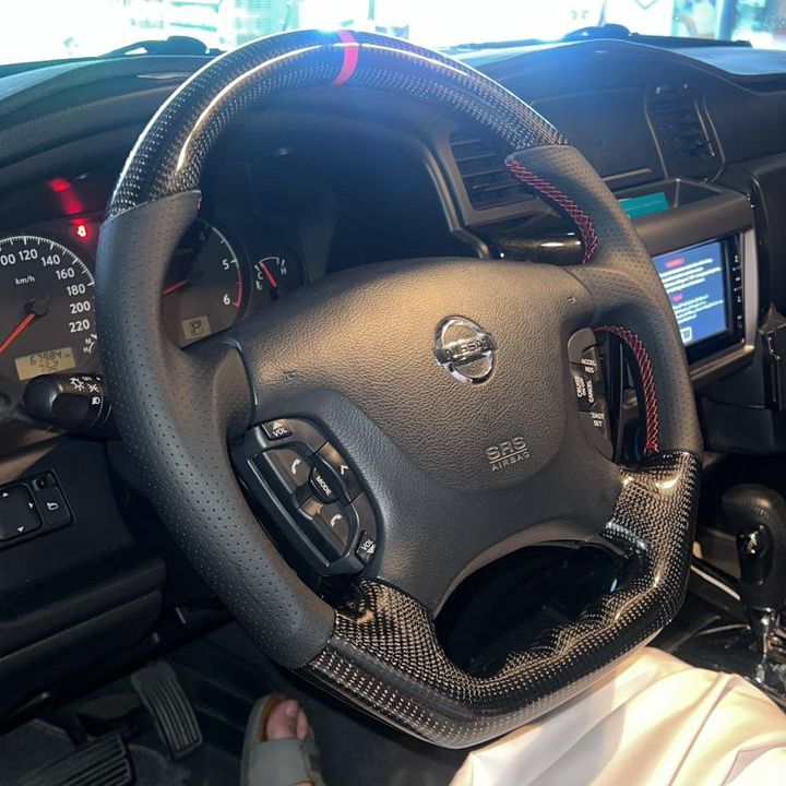 Shiny Carbon Fiber Steering Wheel Nissan Patrol Y61 VTC GU