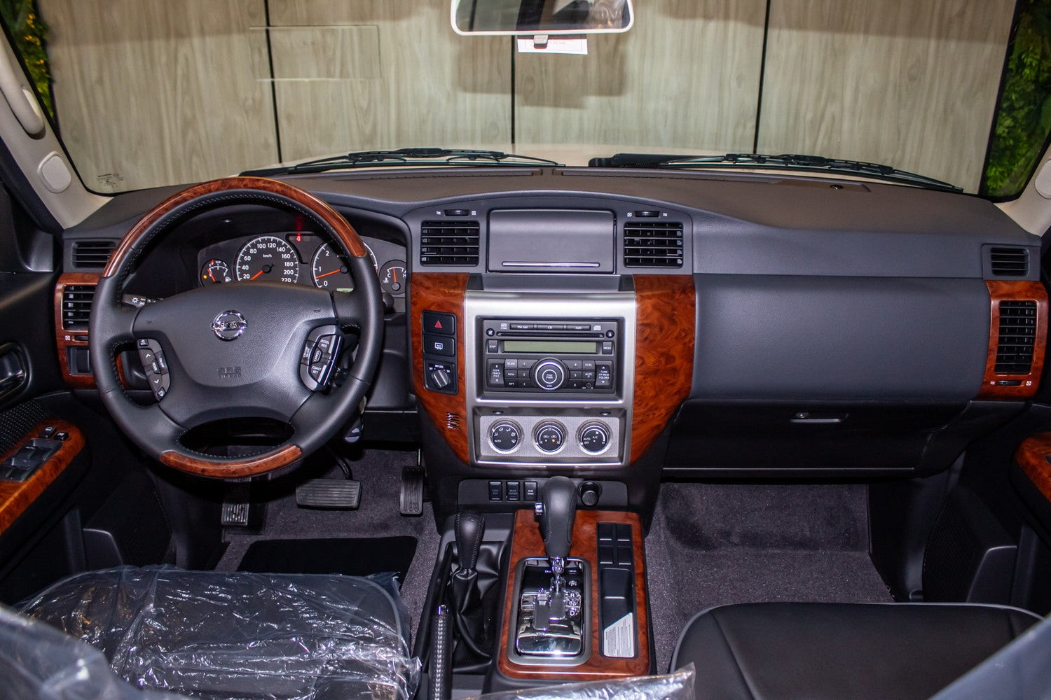 Y61 Matt Brown Wood Interior