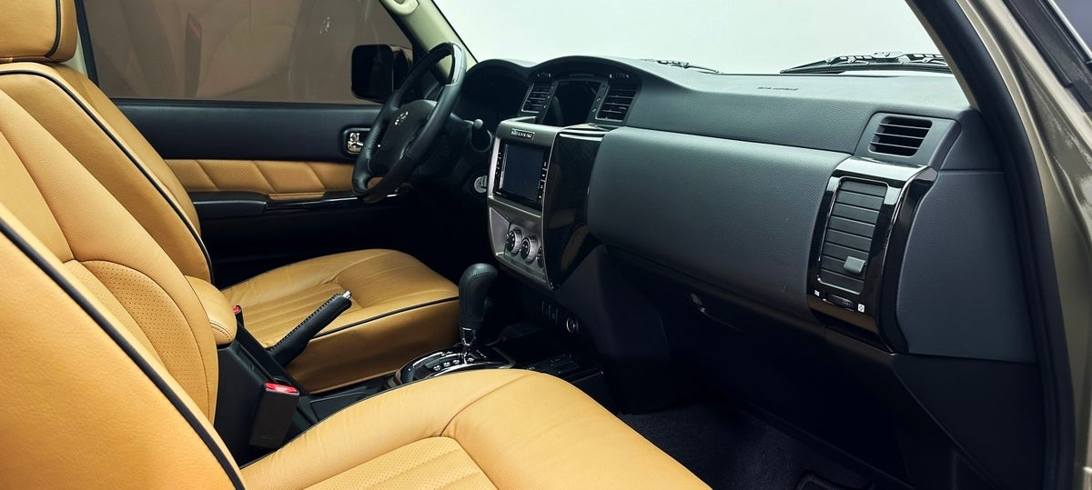 Y61 Shiny Black Wood Interior