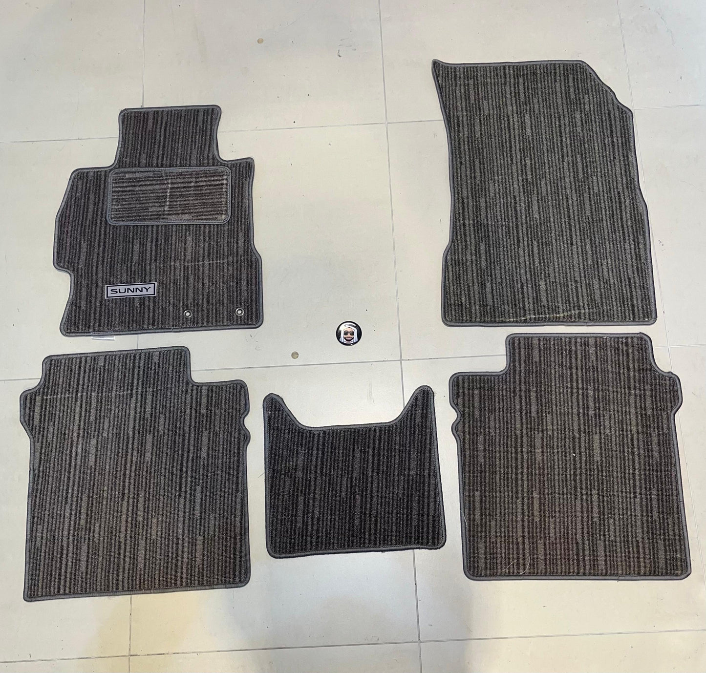 Nissan Sunny Floor Mats with Logo (5 pieces)