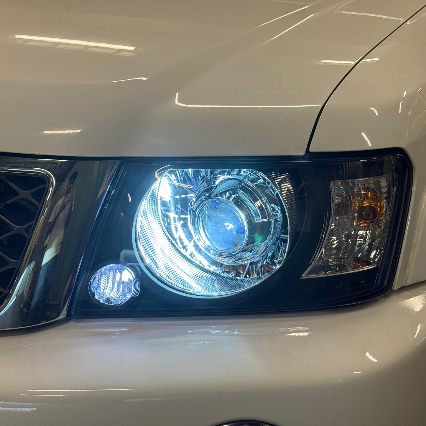 Bi-LED Black Projector Headlights for Nissan Patrol Y61 (2005–2024)