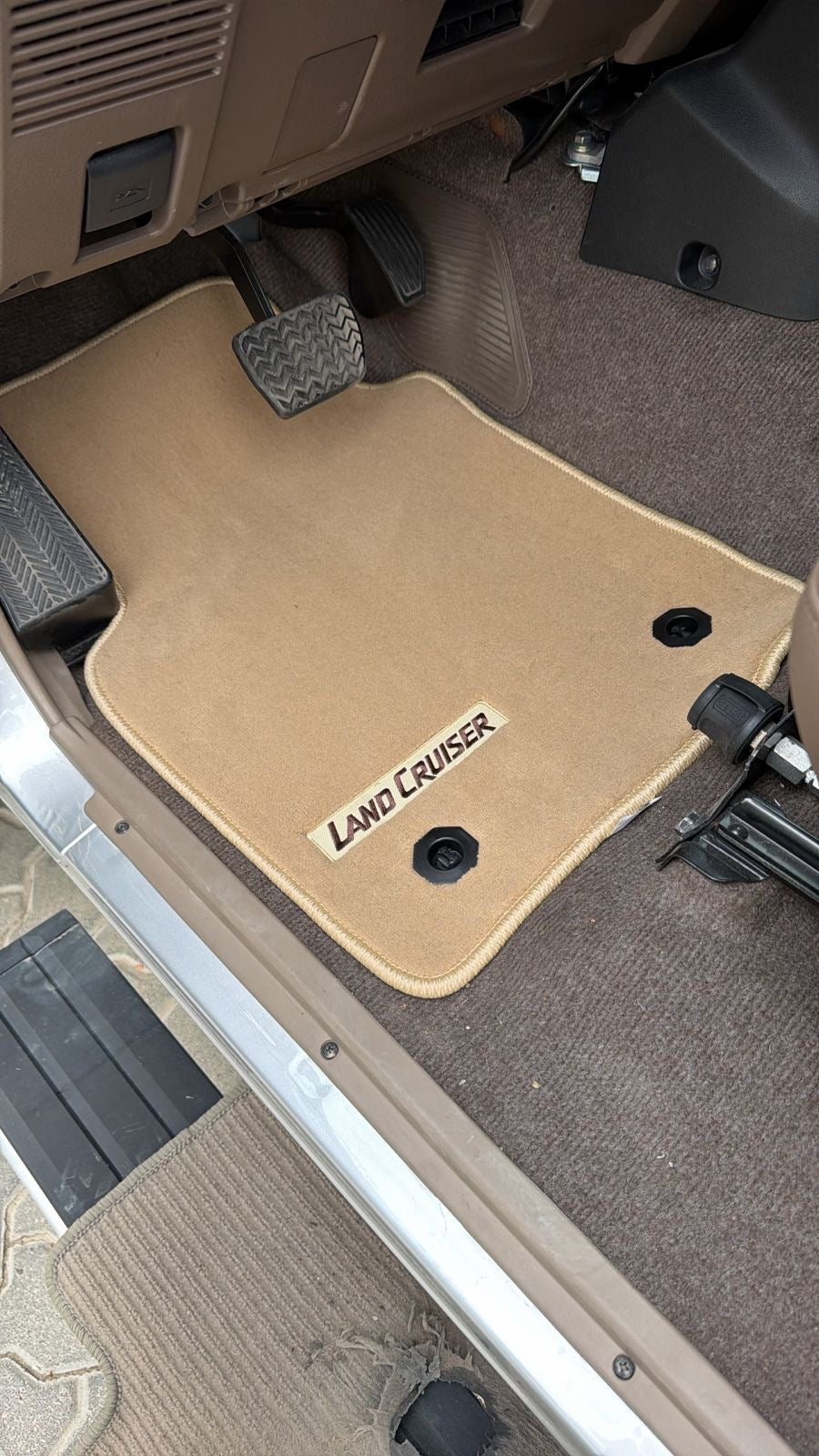 Toyota LC70 2007-2026 Luxury Beige Floor Mats with Land Cruiser Logo