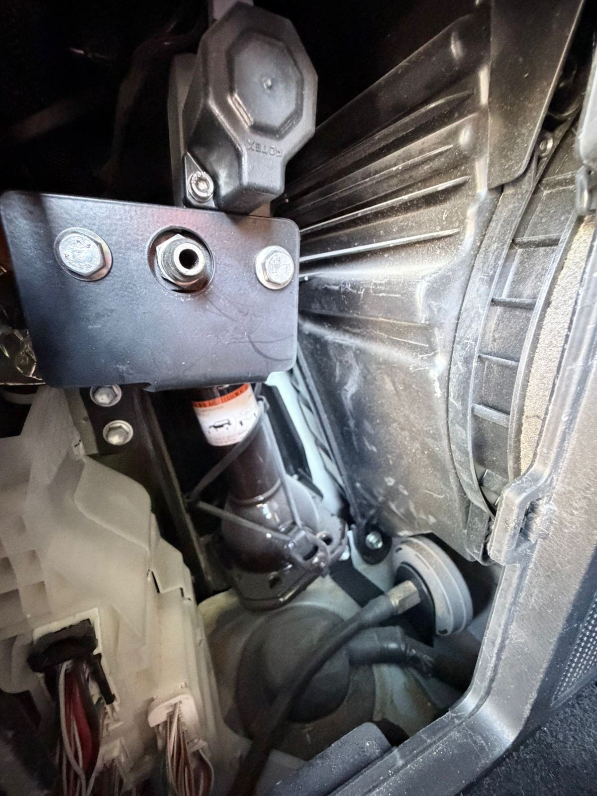 Integrated Digital Air Compressor Pump Tyre Inflator - Toyota Land Cruiser LC300