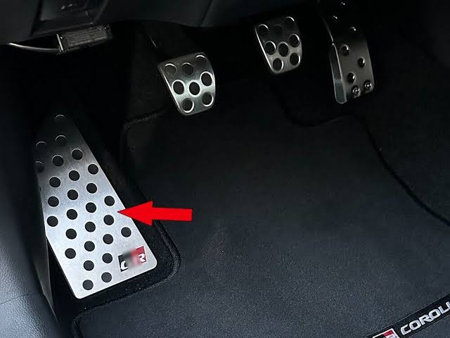 Toyota Corolla 2014-2019 Black Luxury Floor Mats with Logo