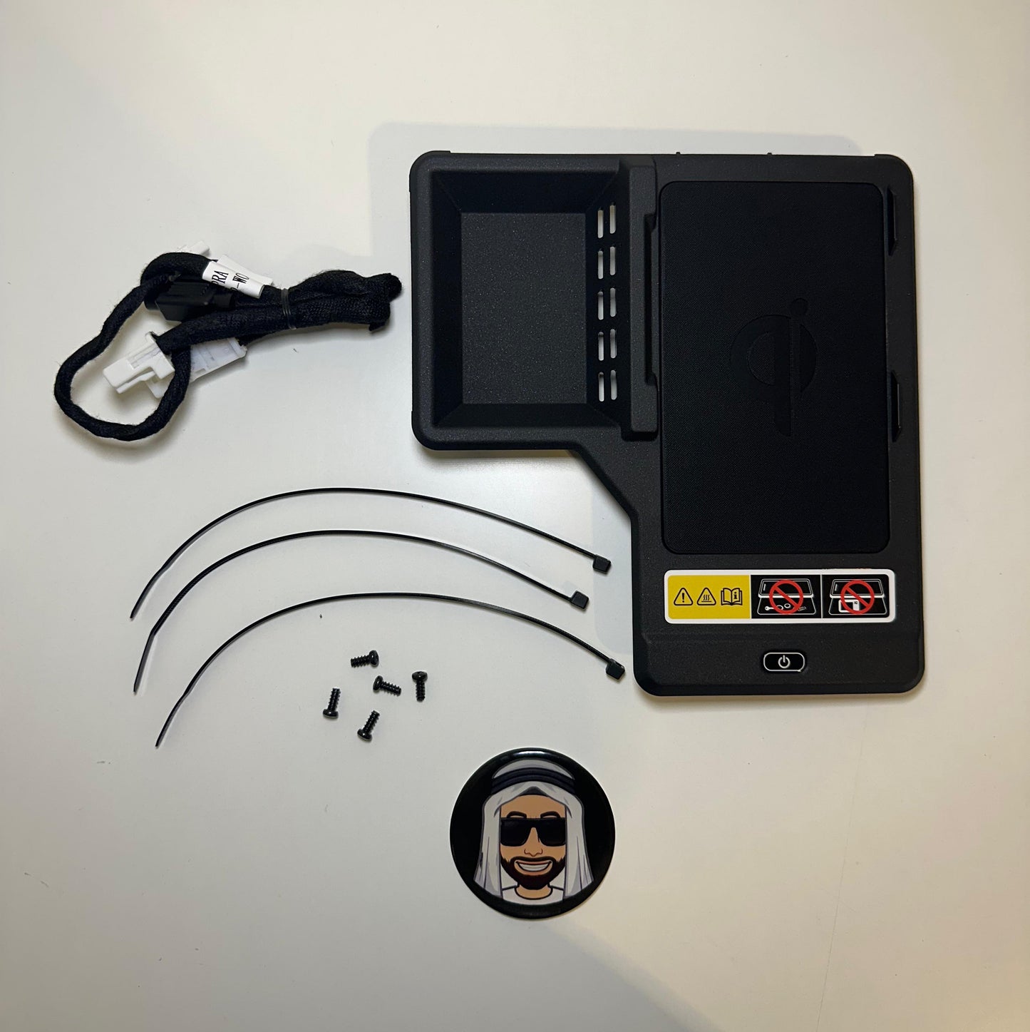 Integrated Wireless Mobile Charger - Toyota Prado LC250