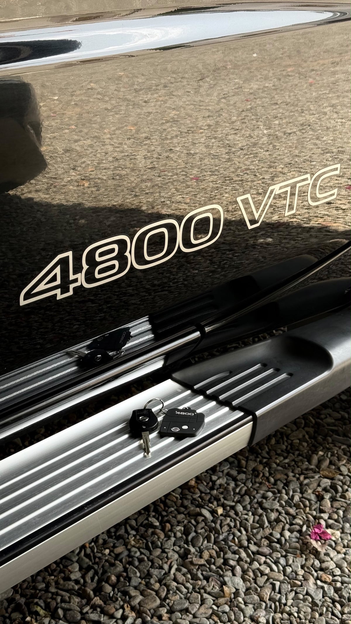 VTC 4800 TB48 Engine Rubber Key Chain (Nissan Patrol Y61)