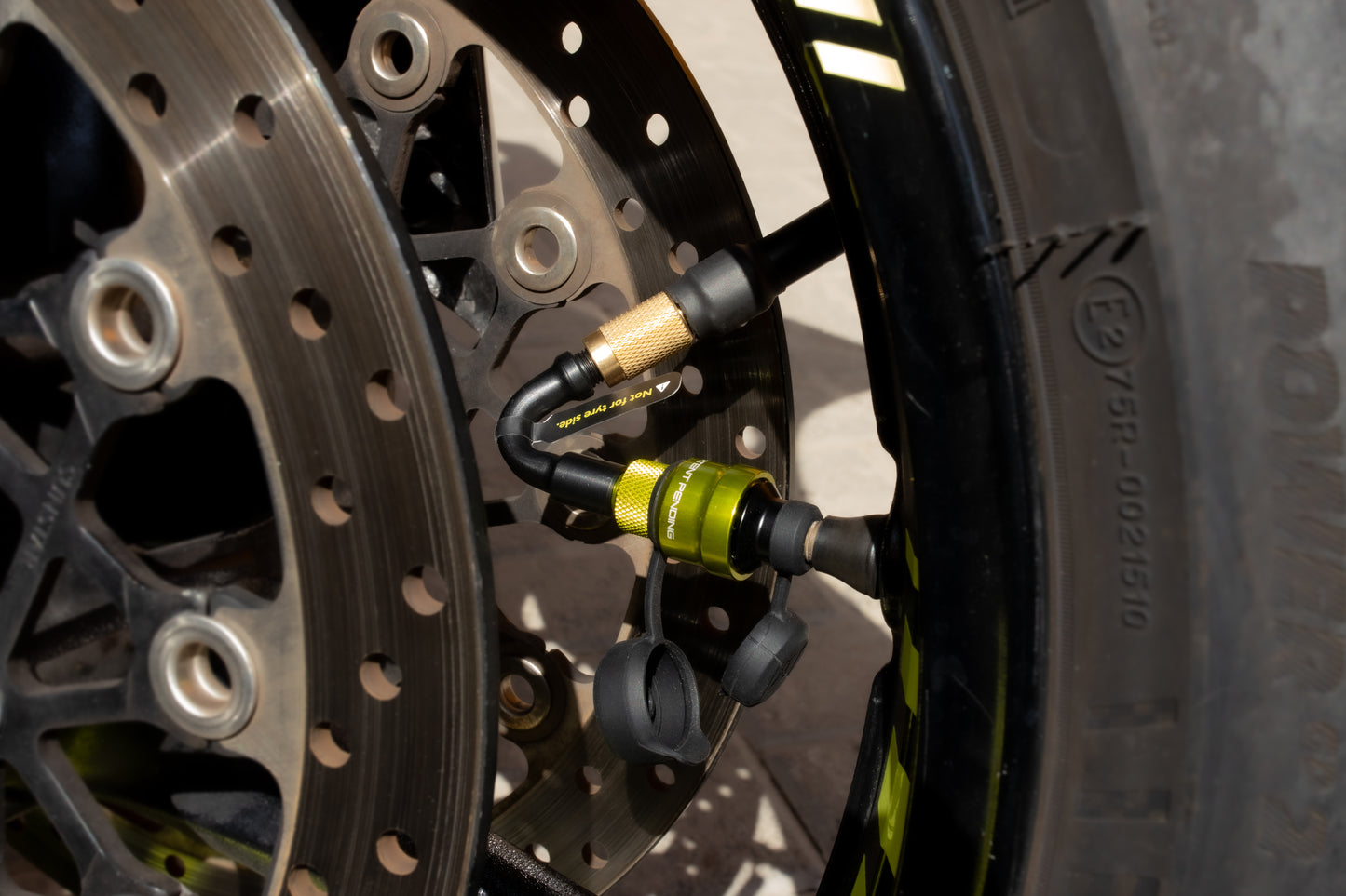 NSV MAX MOTOFLATE - Magnetic Quick-Connect Tyre Inflation Adapter for Motorbikes